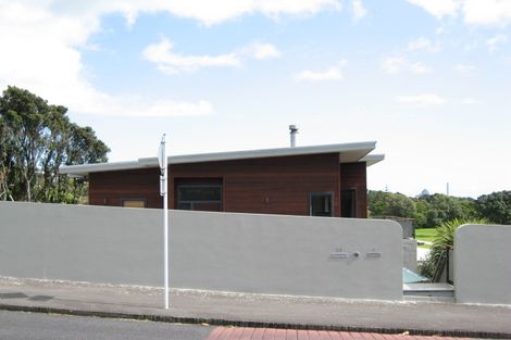 Photo of property in 14 Nobs Line, Strandon, New Plymouth, 4312