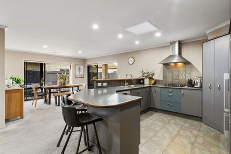 Photo of property in 33 Saint Heliers Place, Papamoa Beach, Papamoa, 3118