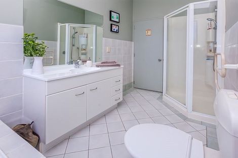 Photo of property in 9 Fearnley Grove, Albany, Auckland, 0632