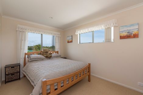 Photo of property in 27 Fergy Crescent, Wattle Downs, Auckland, 2103
