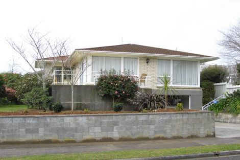 Photo of property in 3 Onslow Place, Merrilands, New Plymouth, 4312