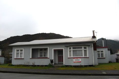 Photo of property in 37 Walsh Street, Reefton, 7830
