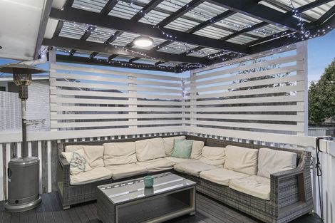 Photo of property in 17 Coburg Street, Henderson, Auckland, 0612