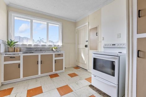 Photo of property in 40 Blake Street, Waitara, 4320