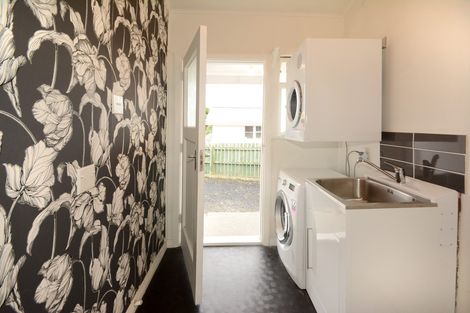 Photo of property in 24 Lock Street, Saint Clair, Dunedin, 9012