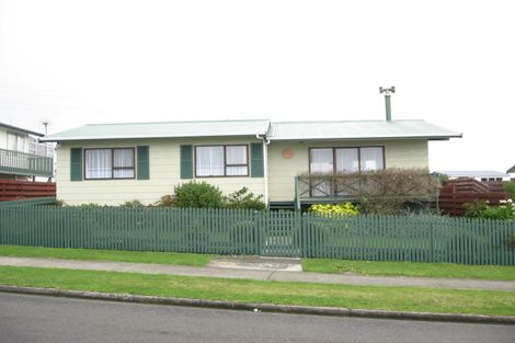 Photo of property in 14 Edgecombe Street, Newlands, Wellington, 6037