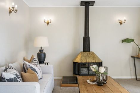 Photo of property in 107 Onewa Road, Northcote, Auckland, 0627