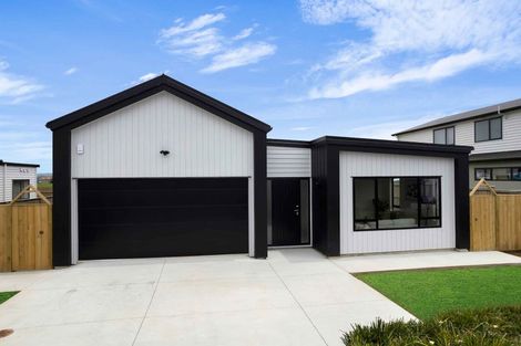 Photo of property in 73 Clarks Beach Road, Clarks Beach, 2122