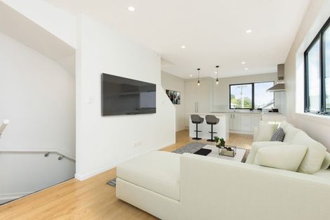 Photo of property in 2 Mokopiko Court, Beach Haven, Auckland, 0626