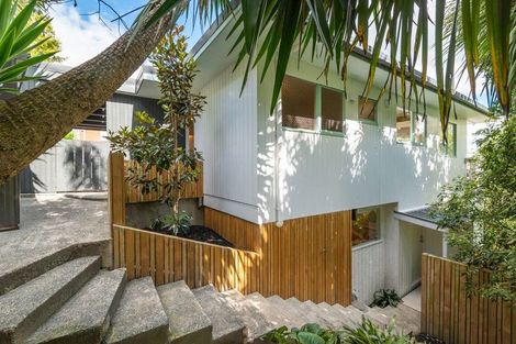 Photo of property in 2/35a Rangatira Road, Beach Haven, Auckland, 0626