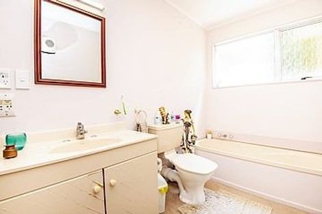 Photo of property in 20 Ordley Grove, Tawa, Wellington, 5028