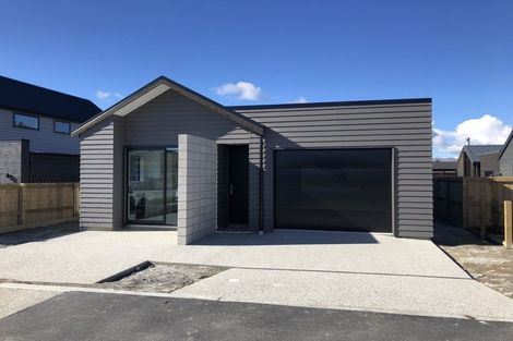 Photo of property in 4 Matakanui Lane, Wanaka, 9305