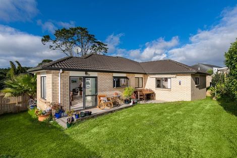 Photo of property in 15 Westglen Place, Ranui, Auckland, 0612