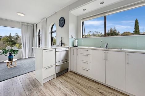 Photo of property in 2/5 Manaia Place, Mairangi Bay, Auckland, 0630