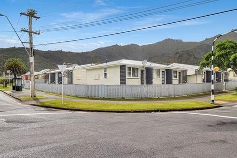 Photo of property in 1/136-138 Waddington Drive, Naenae, Lower Hutt, 5011