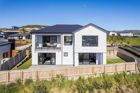 Photo of property in 4 Omaka Place, Aotea, Porirua, 5024