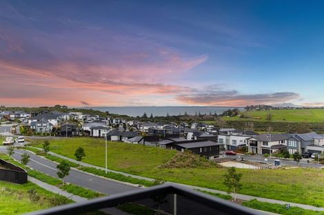 Photo of property in 3 Waitai Close, Long Bay, Auckland, 0630