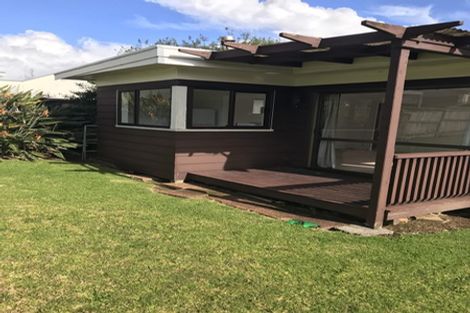 Photo of property in 8 Staveley Avenue, Mount Roskill, Auckland, 1041