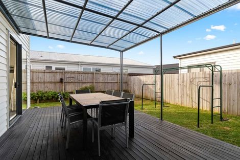 Photo of property in 4 Poutawa Lane, Clarks Beach, 2122