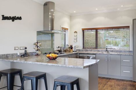 Photo of property in 71 Ruapehu Drive, Fitzherbert, Palmerston North, 4410