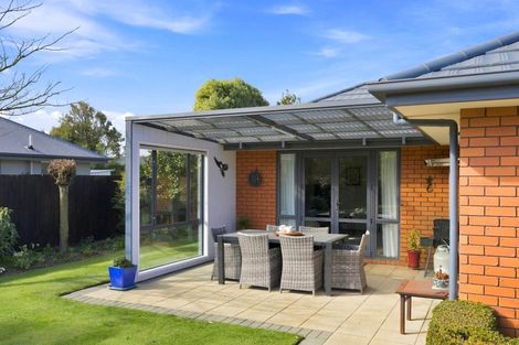 Photo of property in 8 Gwen Place, Redwood, Christchurch, 8051