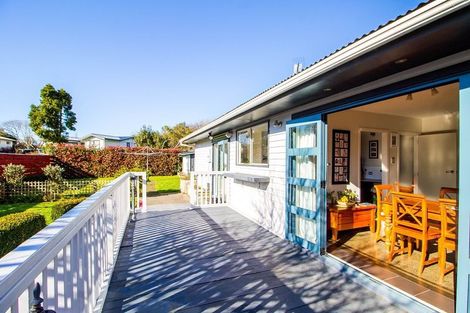 Photo of property in 2 Hughan Place, Carterton, 5713