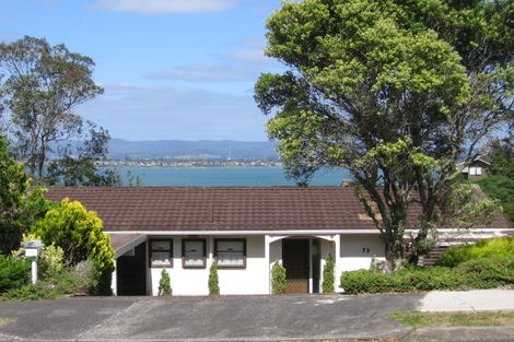 Photo of property in 77 Hadfield Street, Beach Haven, Auckland, 0626