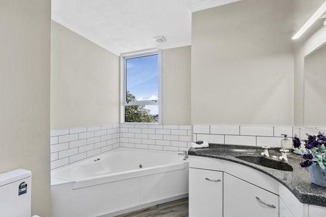 Photo of property in 52 Moana Crescent, Musselburgh, Dunedin, 9013