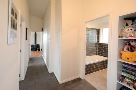 Photo of property in 24 Lock Street, Saint Clair, Dunedin, 9012