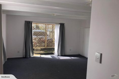 Photo of property in 18 Fruitvale Road, New Lynn, Auckland, 0600