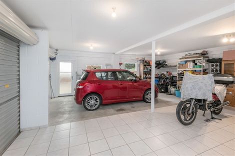 Photo of property in 14 Addis Place, Shelly Park, Auckland, 2014