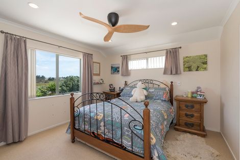 Photo of property in 27 Fergy Crescent, Wattle Downs, Auckland, 2103