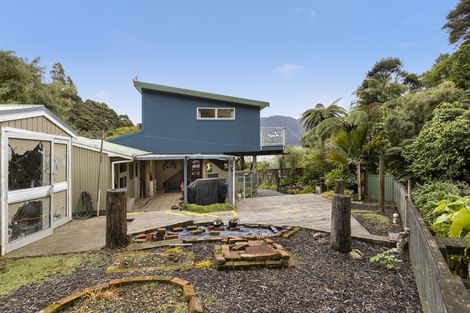 Photo of property in 19 Sandy Bay Road, Black Rock, Picton, 7282