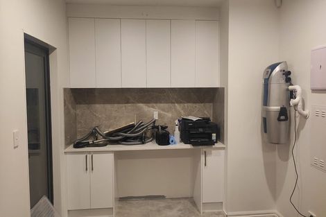 Photo of property in 2 Oakheart Way, Forrest Hill, Auckland, 0620