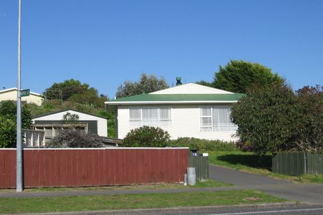 Photo of property in 18 Rutherford Drive, Waikanae Beach, Waikanae, 5036