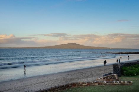 Photo of property in 9a Holiday Road, Milford, Auckland, 0620