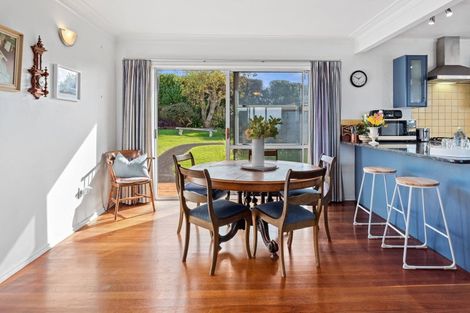 Photo of property in 98 Hebron Road, Waiake, Auckland, 0630