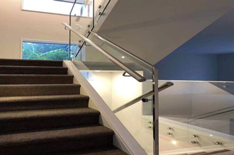 Photo of property in 579 Glenfield Road, Totara Vale, Auckland, 0629