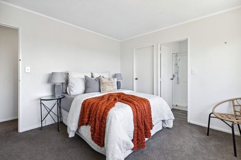 Photo of property in 2/48 Barbados Drive, Unsworth Heights, Auckland, 0632