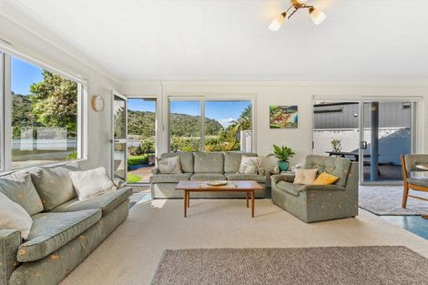 Photo of property in 17 Weranui Road, Waiwera, 0994