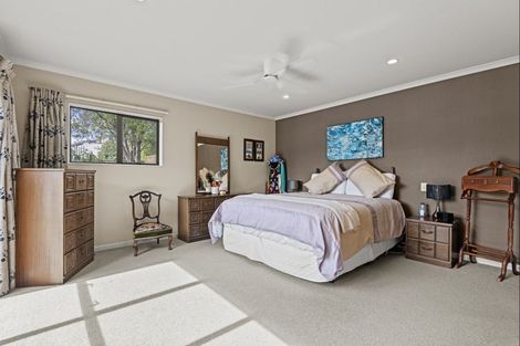 Photo of property in 9 Rosebank Avenue, Kelvin Grove, Palmerston North, 4414