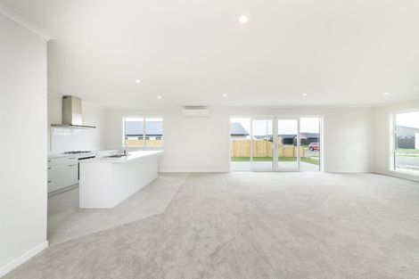 Photo of property in 61 Atlantic Drive, Fitzherbert, Palmerston North, 4410
