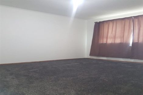 Photo of property in 11 Springside Place, New Lynn, Auckland, 0600