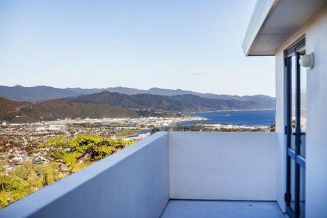 Photo of property in 5 Saint Elizabeth Heights, Normandale, Lower Hutt, 5010