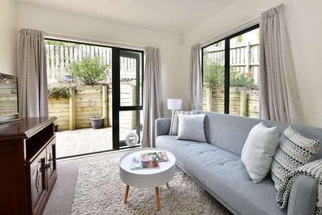 Photo of property in 13b Sunnydale Place, Oteha, Auckland, 0632