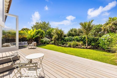 Photo of property in 1/5 Kotuku Street, Te Atatu Peninsula, Auckland, 0610