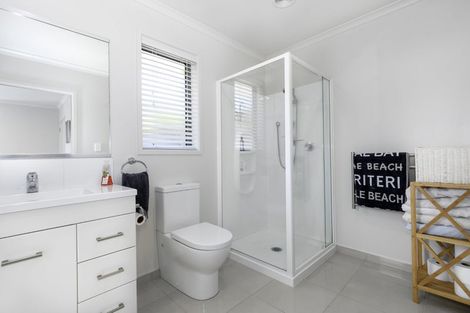 Photo of property in 5 Rainey Crescent, Papamoa Beach, Papamoa, 3118