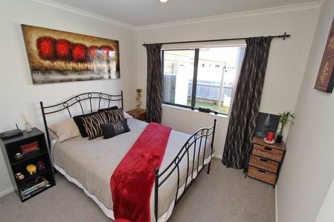 Photo of property in 12 Bellshill Close, Wattle Downs, Auckland, 2103