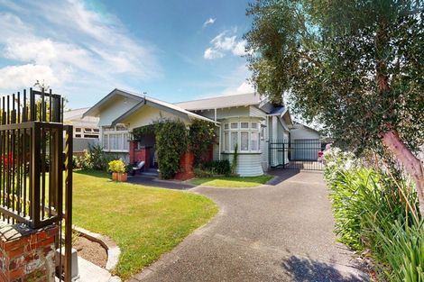 Photo of property in 16 Nikau Street, Takaro, Palmerston North, 4410