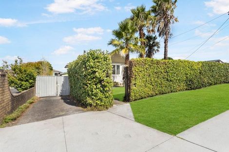 Photo of property in 11 Roberts Road, Te Atatu South, Auckland, 0610